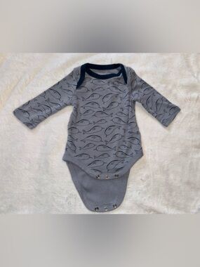 GAP Gray Long-Sleeve Baby Bodysuit with Whale Print